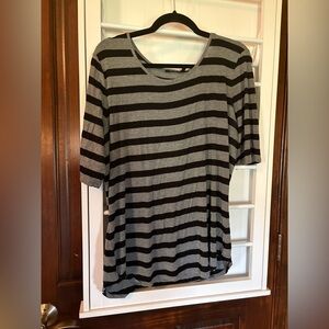 Apt 9 Women’s XL Black and Gray Striped Elbow Length Shirt